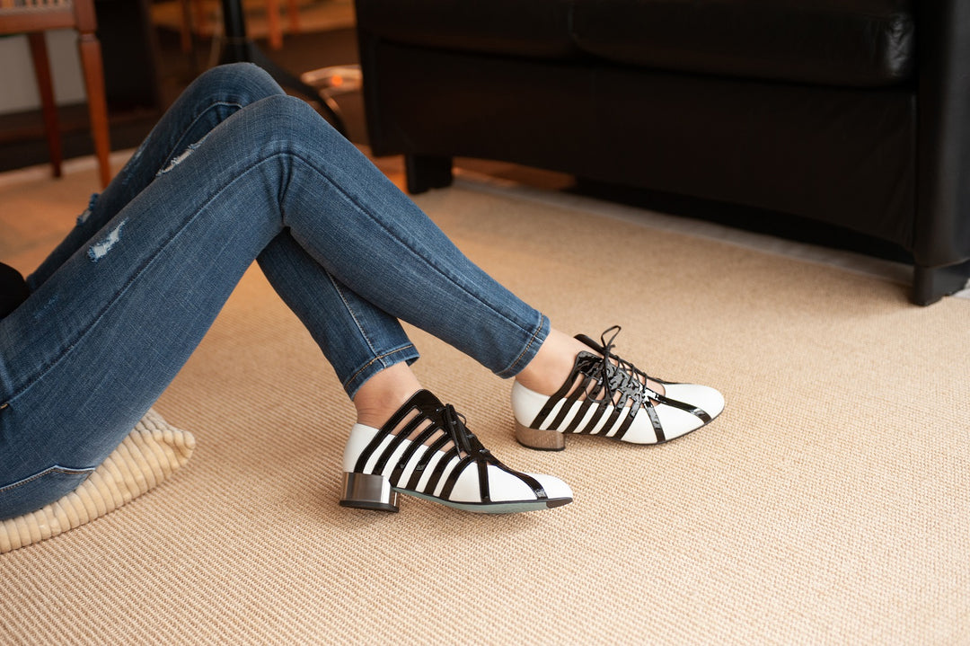 Nilde, a pair of black and white Italian leather shoes for ladies